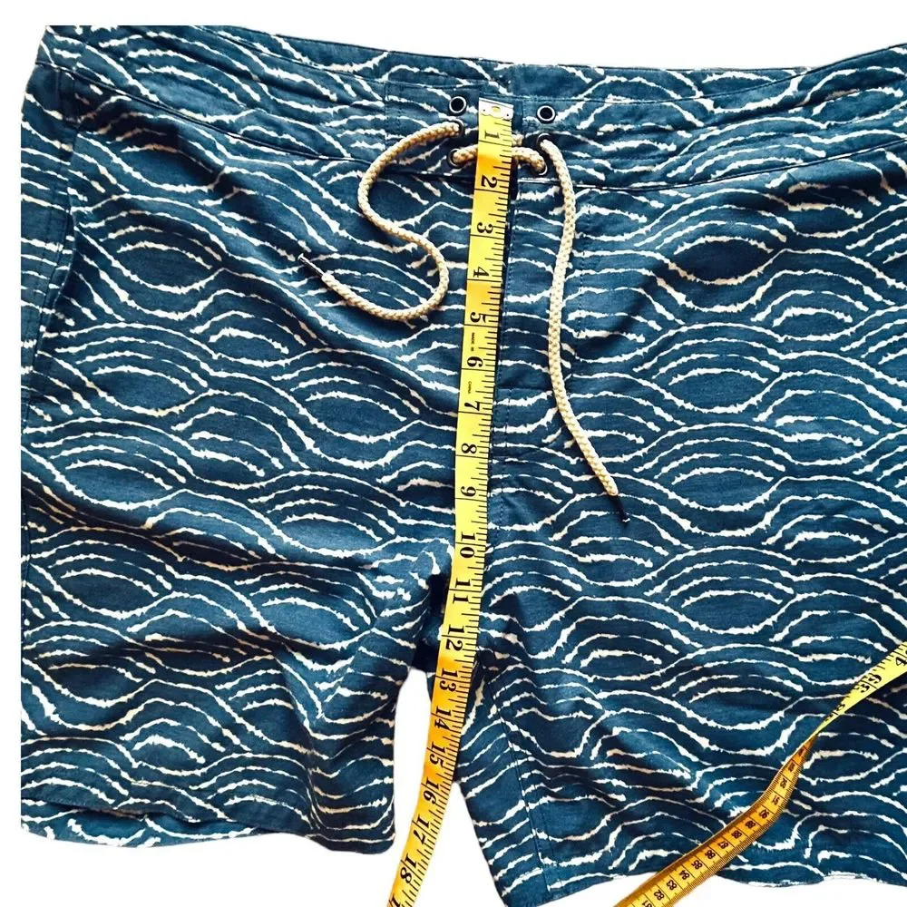 Faherty Classic 7 Inch Board Shorts Blue Fishscale Batik Recycled Men's Size 36